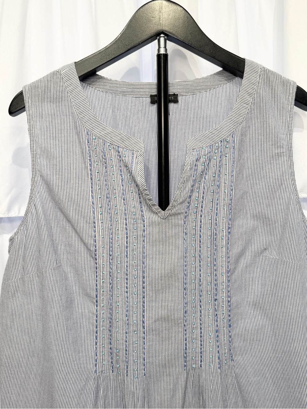 Talbots Women’s Pintuck Sleevelss Notch Neck Blouse Top Blouse with Size M - Picture 4 of 8